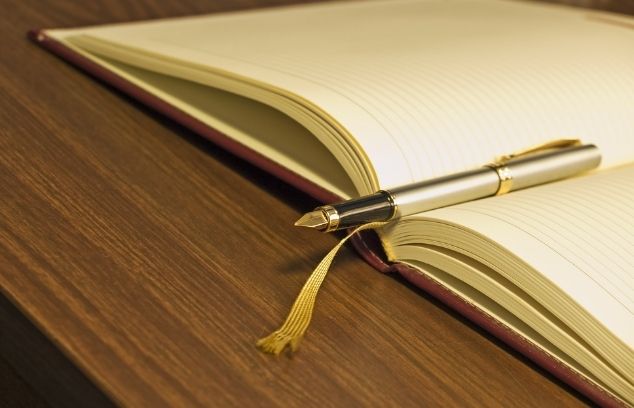 Tips on What To Write In a Funeral Register Book