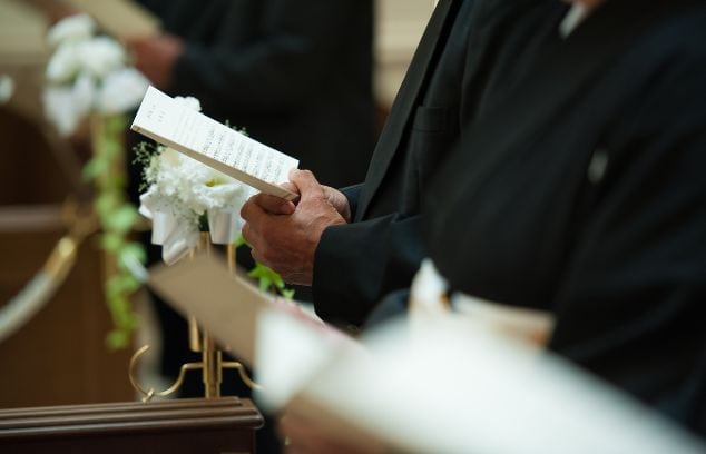 How To Compose a Eulogy Honoring a Loved One’s Memory