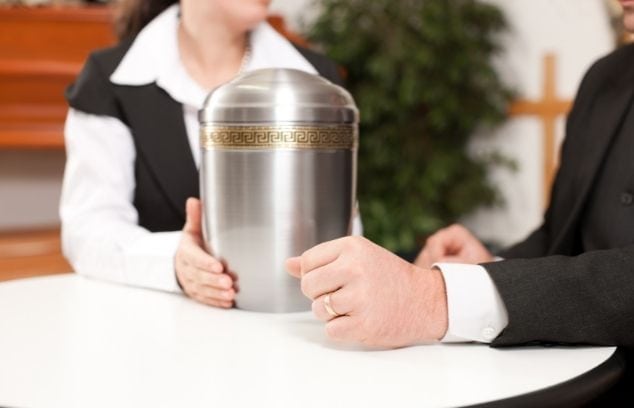 Your Complete Guide To Cremation Urns and Name Plates