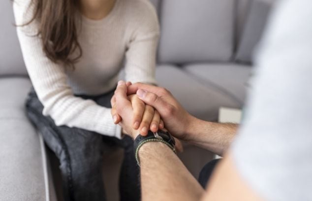 Anniversary of Death: How To Reach Out To Those Grieving