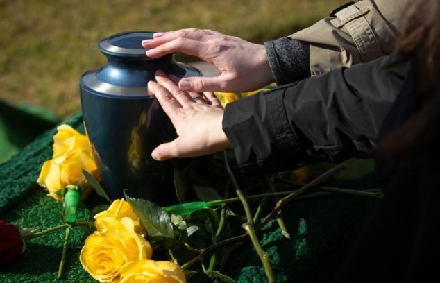 How To Plan a Memorial Service Outdoors