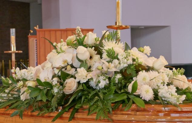 Simple Funeral Decorations To Make It Memorable