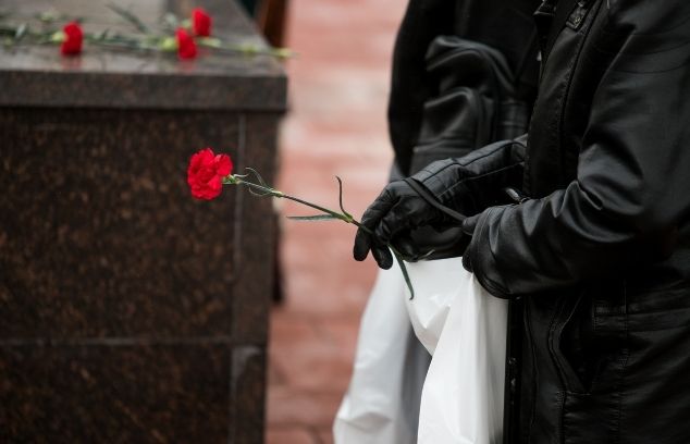 What To Say to Guests at a Funeral of Your Loved One